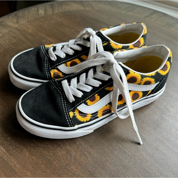 EUC‎ VANS Kids Old Skool Sneakers - Girls Size  2 - Picture 1 of 8